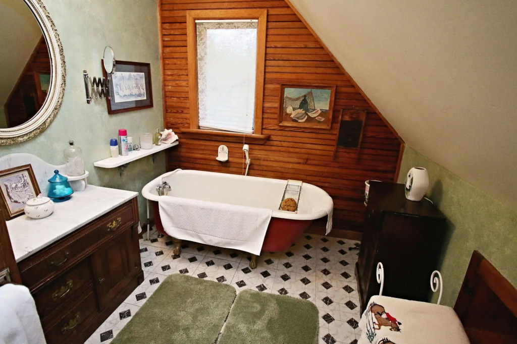 The Ebenezer House Bed & Breakfast