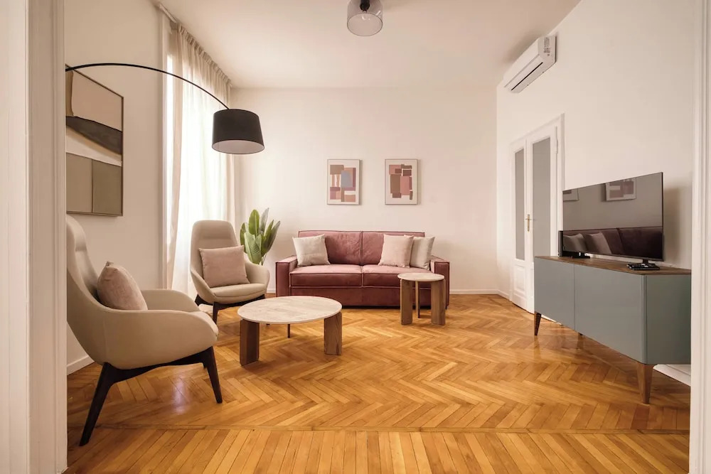 Elegant Flats near Guastalla Gardens