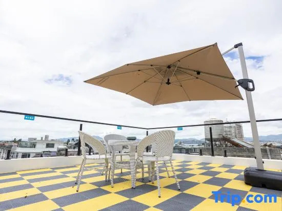 Cloud on the · Yashe B&B (Erhai Ecological Corridor Store)