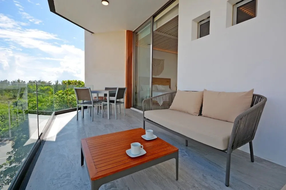 MAYAN MONK Suites