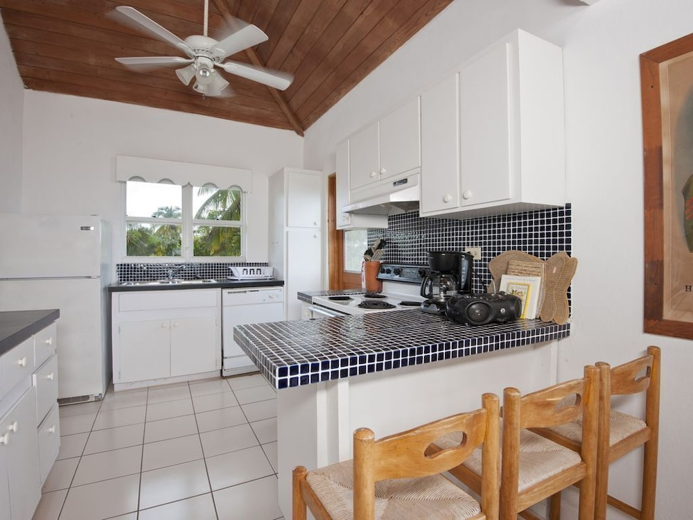 Windermere Escape: Private Villa By The Beach