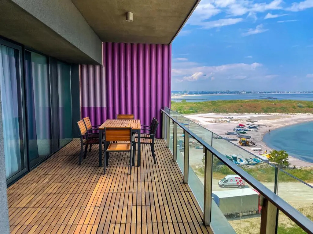 Charming sea view apt - quiet area, 5 min to beach