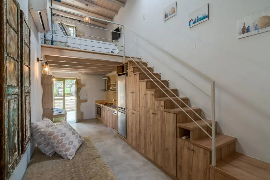 Traditional Stonebuilt Villa Leonanto with Heated Pool, only 5 Km from a Sandy Beach