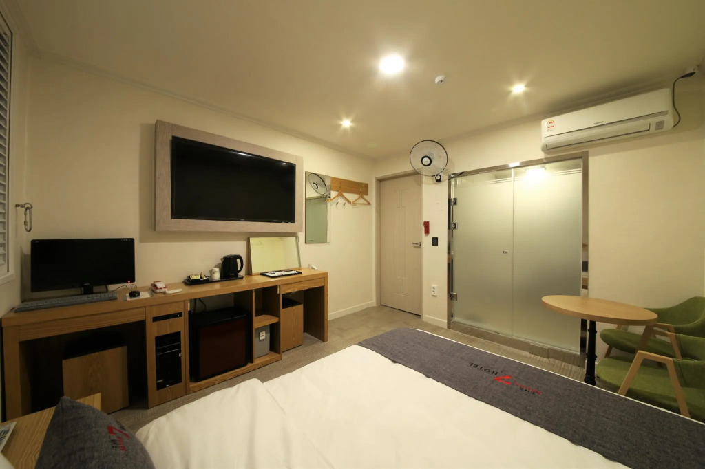 The 7 Hotel