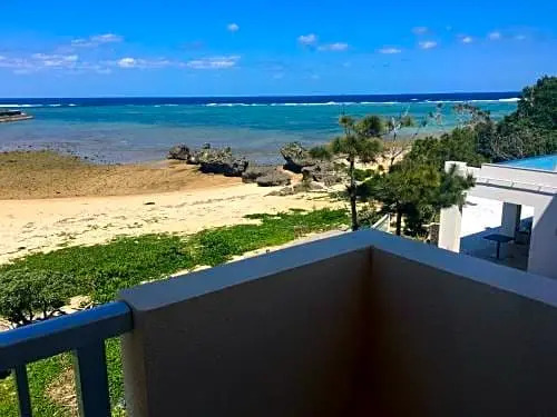 Ken's Beachfront Cafe & Lodge BL4, Oceanfront with Free Canoe Rental