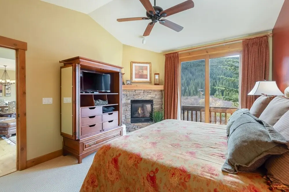 66 Thackwell Lane 4 Bedroom Townhouse by RedAwning