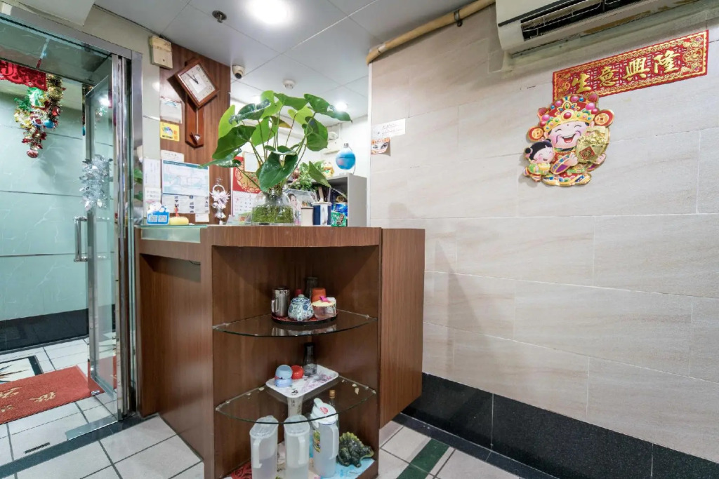 8 Days Boutique Hotel