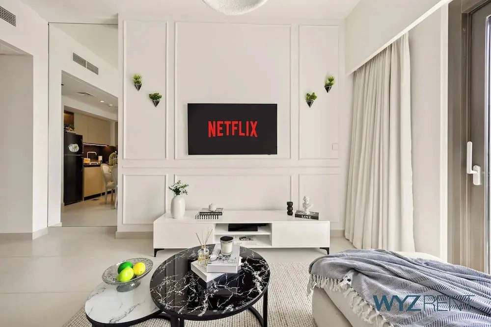 Alluring Parisian 1Br in Burj Crown