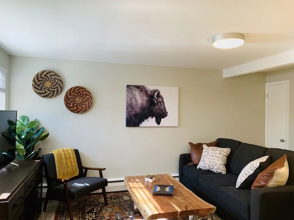 Modern & Chic Condo in the Heart of Old Town