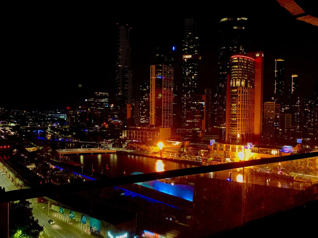2 Bedroom Apartment with Stunning Views and balcony in Melbourne CBD - Aura