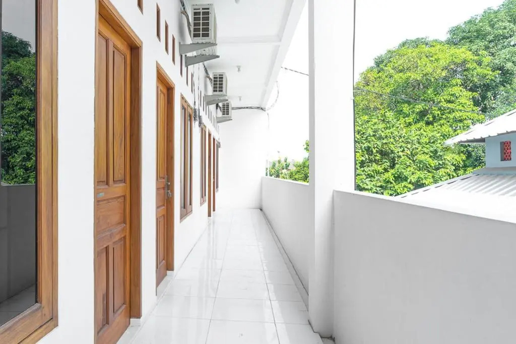 RedDoorz Syariah near Jatisampurna Hospital