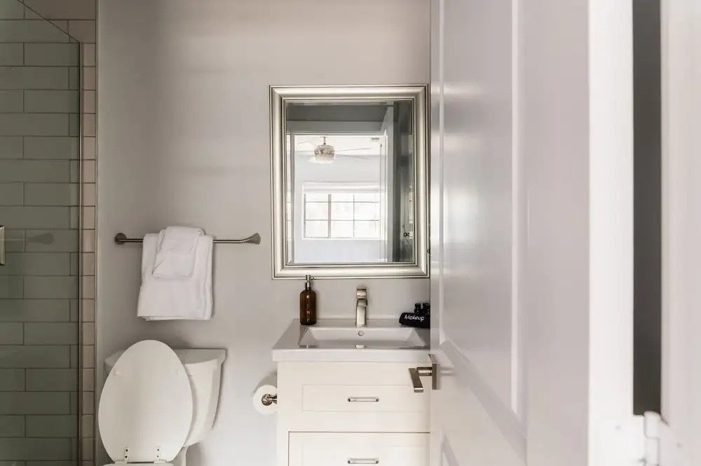 Cobalt - Modern Getaway w Pool - Close To Old Town