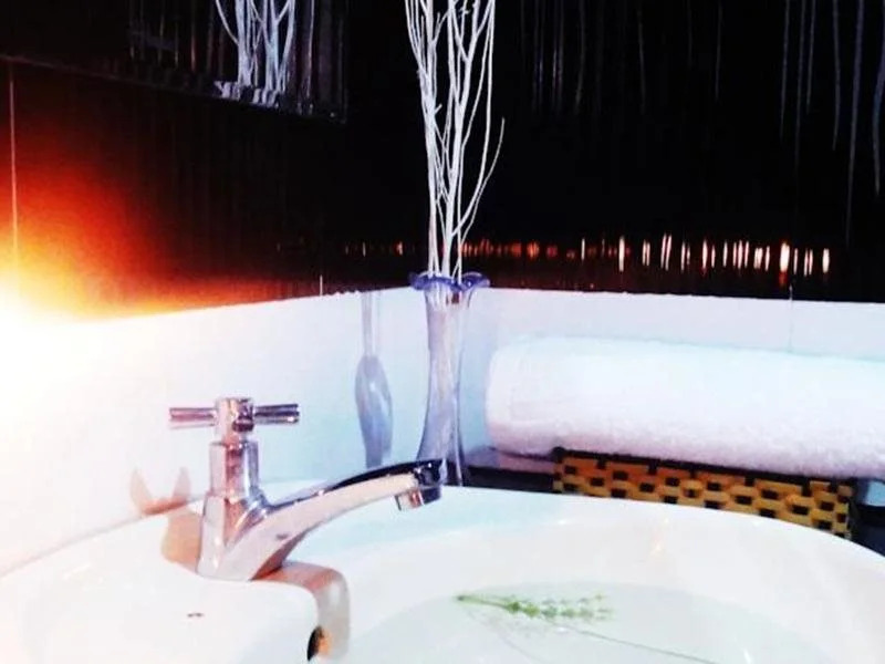 Phong Luu Hotel