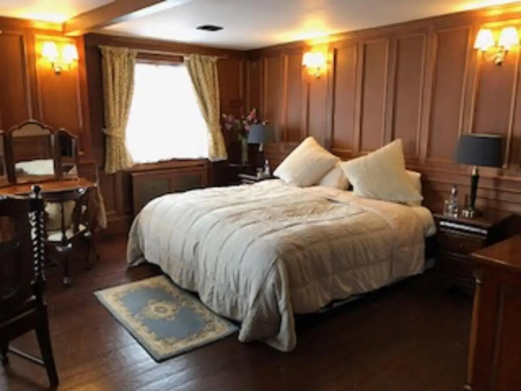 The George Hotel