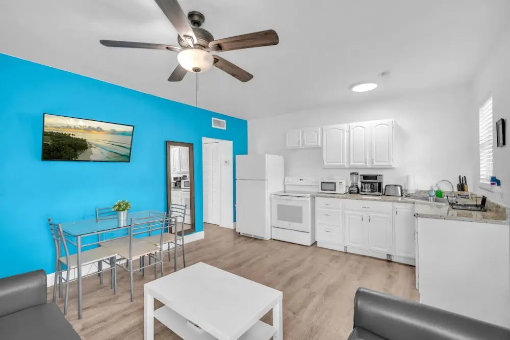 Beach Escape Corner Apartment