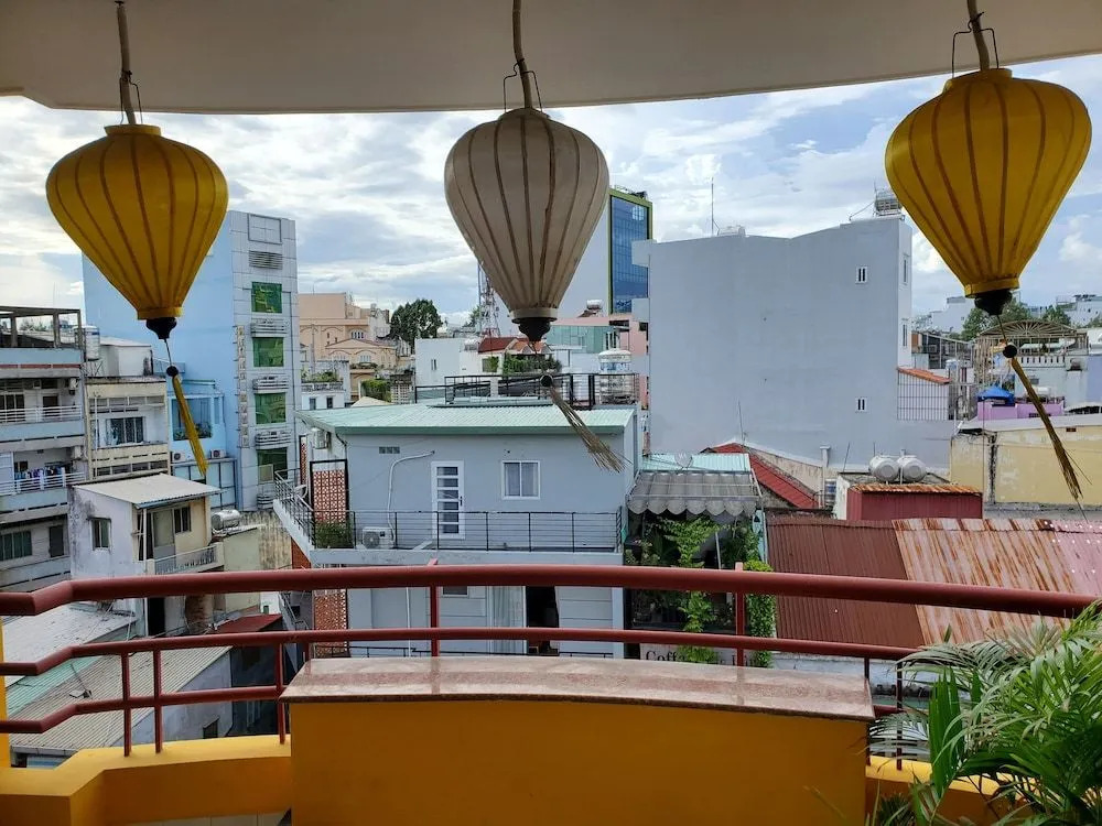 Grandma Lu - Banh Mi Coffee  Hostel