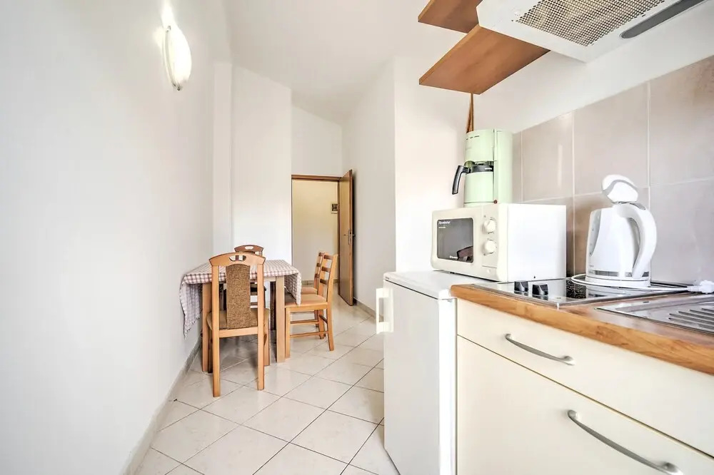 Elegant Apartment in Banjole near Fratarski Otok Island