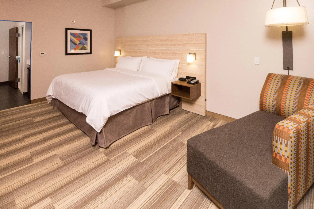 Holiday Inn Express Auburn - Touring Drive
