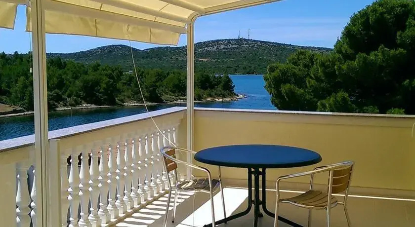 Villa Manja