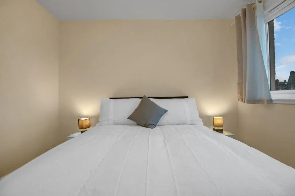 Edinburgh City Center Coady Apartment SLEEPS 5 FREE CAR PARK SPACE
