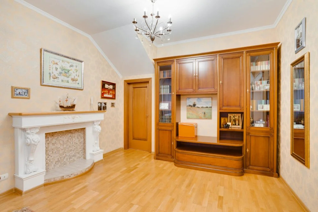 Crocus Expo Townhouse for 18 + Fireplace Apartments