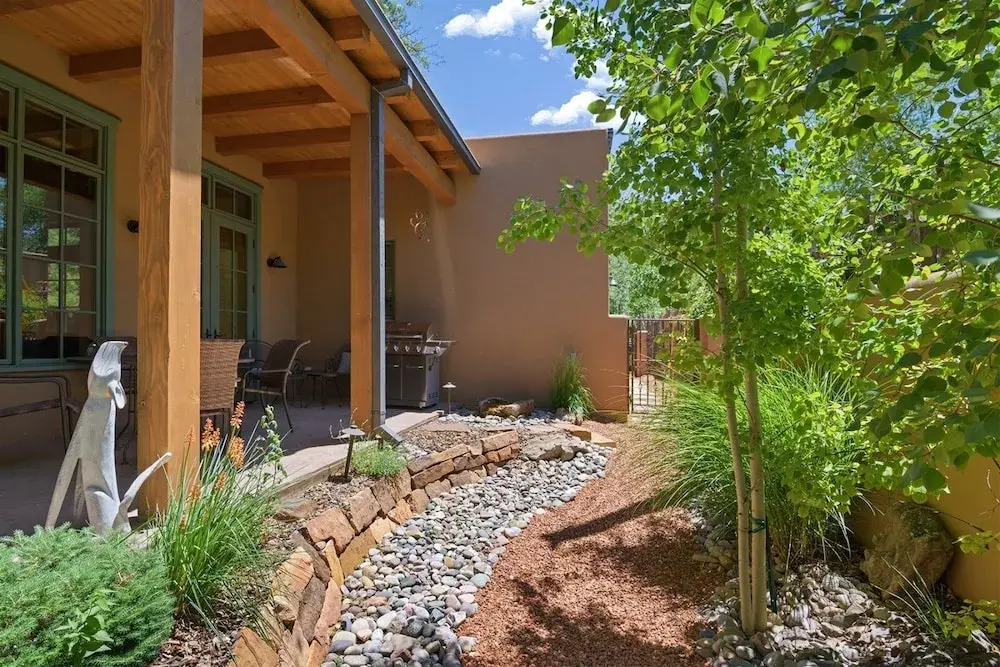 Casa Cuervo - Luxury Home With Gorgeous Amenities a Block off Canyon Rd