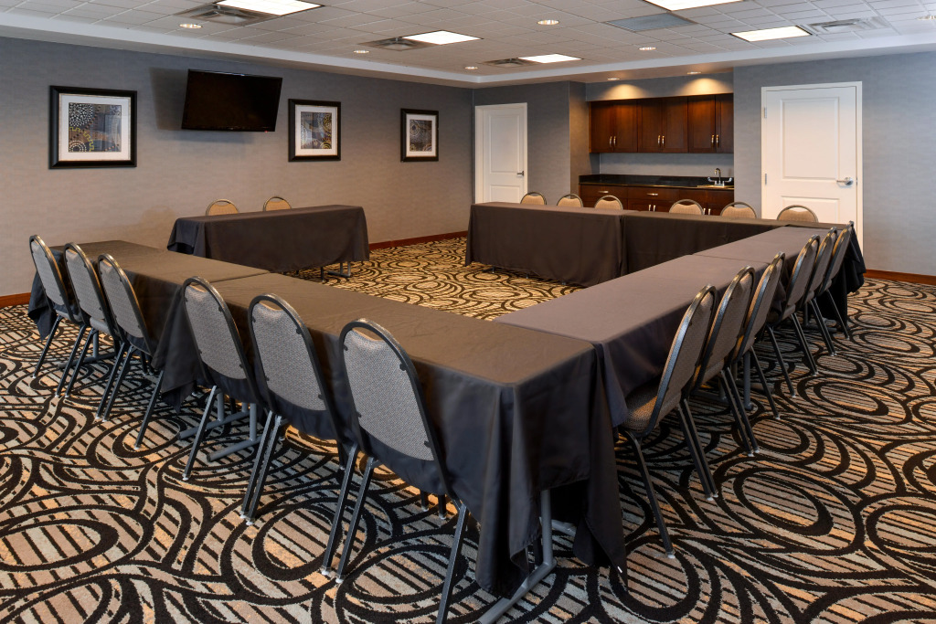 Holiday Inn Express & Suites Greenfield by IHG
