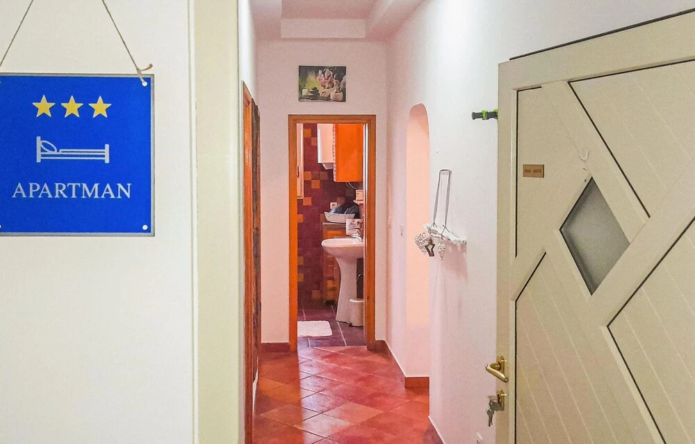 Amazing Apartment in Radosi kod Zbandaja With Wifi and 2 Bedrooms