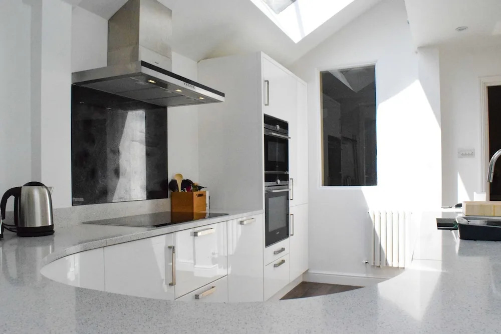 3 Bedroom Family House With A Superb Kitchen And Garden