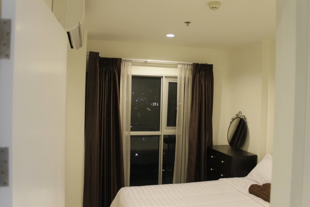Highrise Cityview Aspire Condo Gym Pool