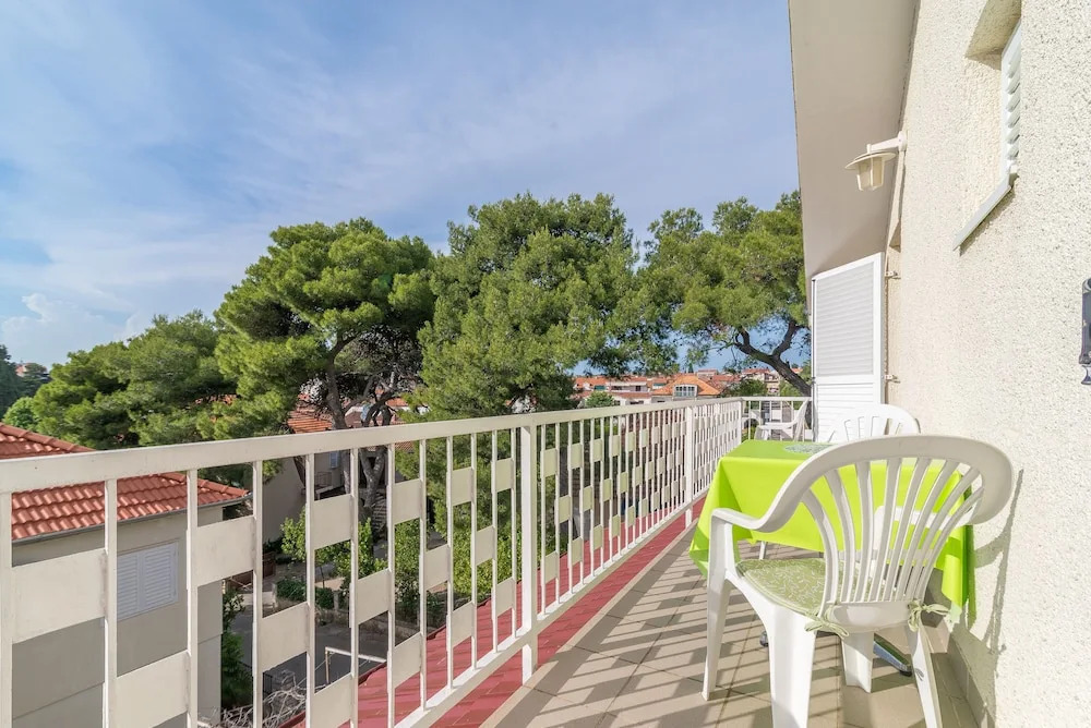 Apartment for 4 Guests Near the Beach in Biograd, Lovely Garden Modern Furnished