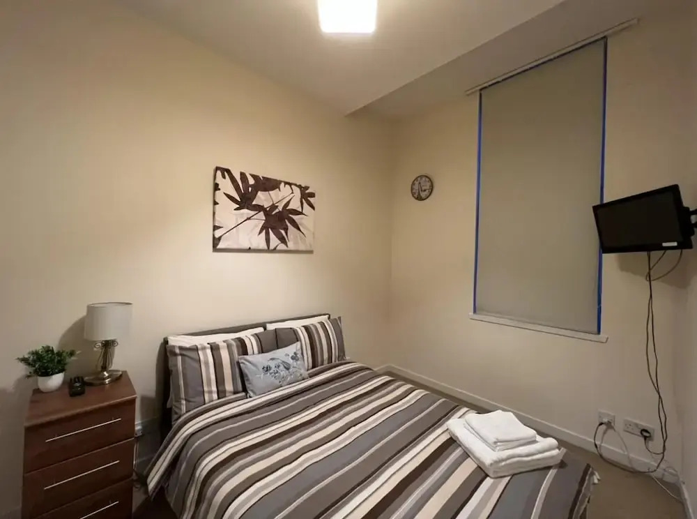 Lovely Twin 2-flats Condo In Aberdeen-no Party