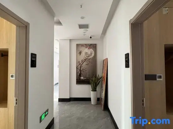 Xiyayuan Hotel (Baishazhou Avenue Fenghuo Village Subway Station)