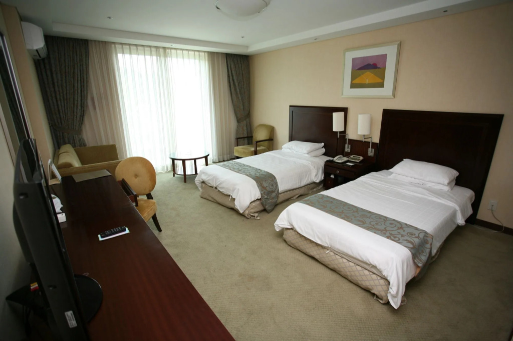 Adonis Hotel
