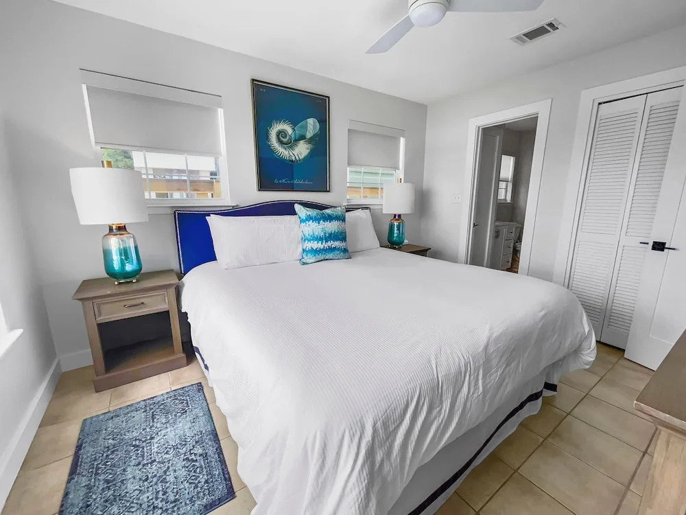 Sunseekers - 2 - 2 Br condo by RedAwning