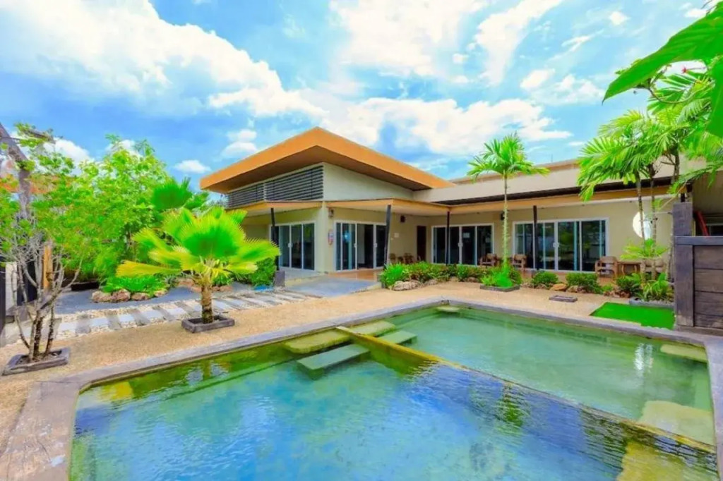 Saline Hot Spring Resort นำ้พุร้อนเค็ม รีสอร์ท