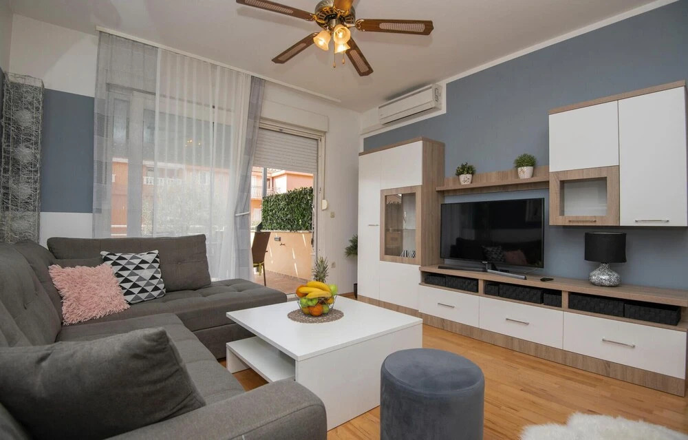 Stunning Apartment in Makarska With Wifi and 1 Bedrooms