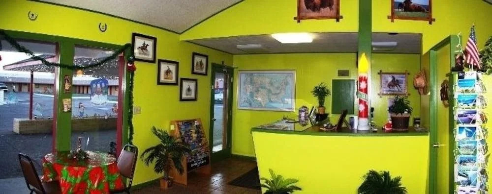 DJ Main Street View Inn & Suites