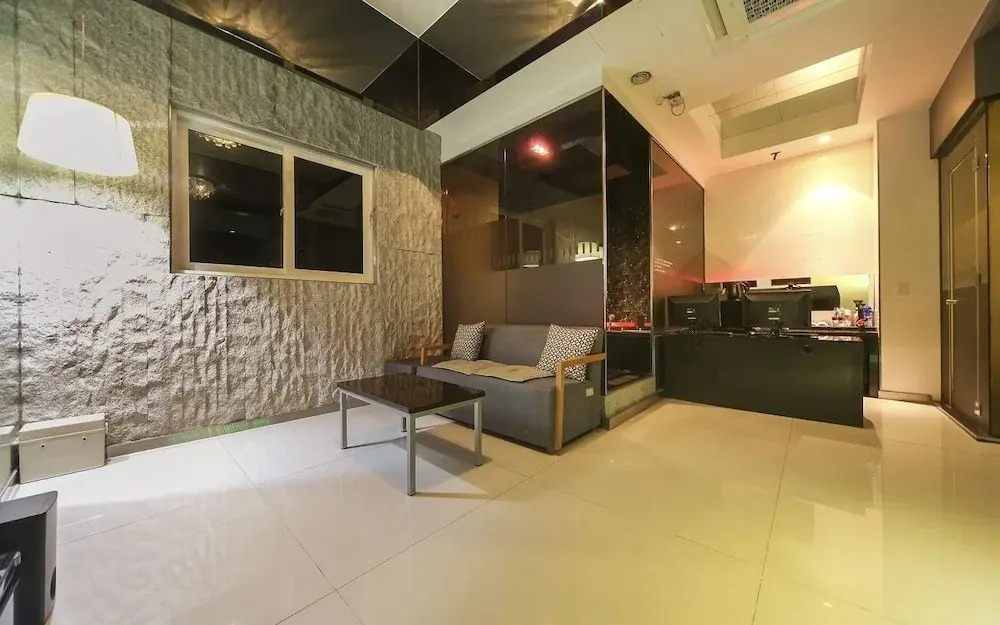 Show Motel