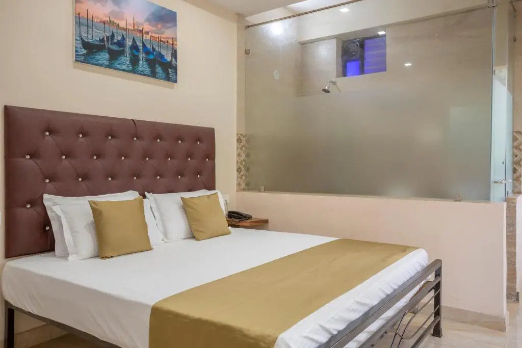14 Door Home Stay