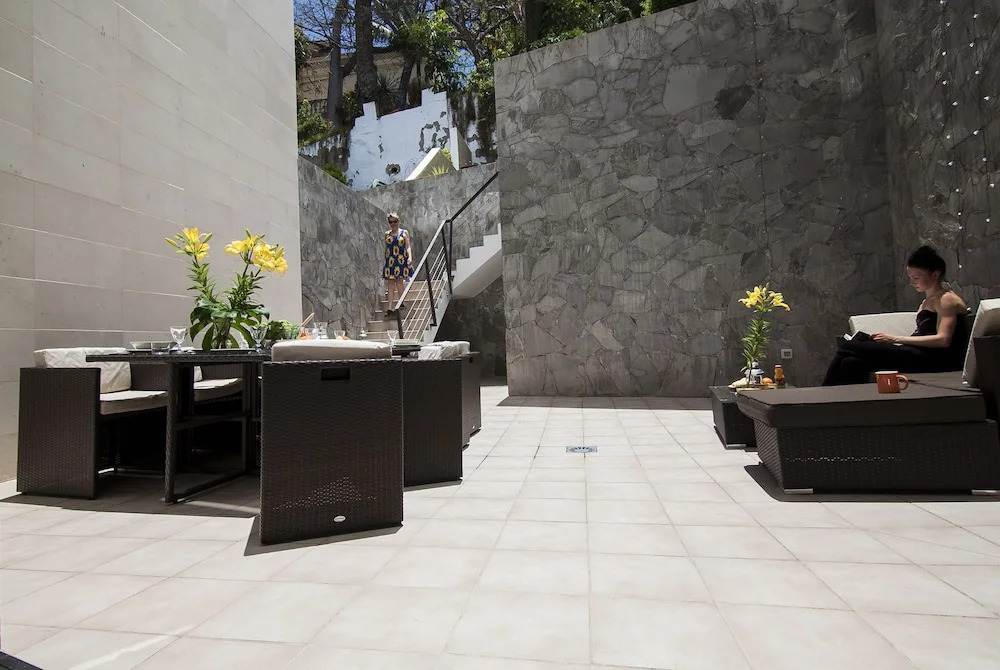 Castillo Apartments
