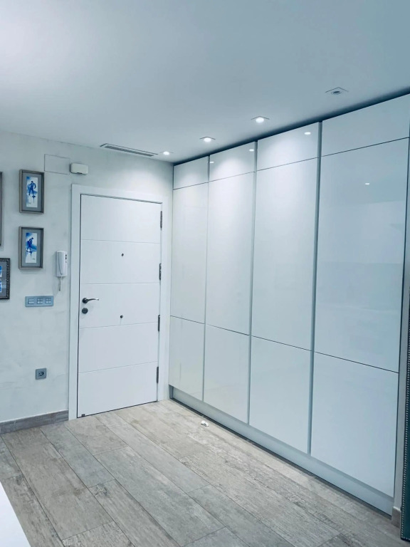 Cathedral Studio, Luxury studio in Cathedral area, Parking Optional