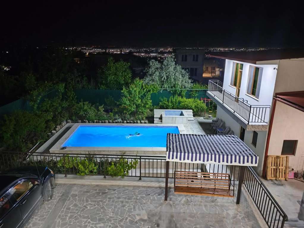 Artur's Poolside EXciting Rest house of 5 rooms
