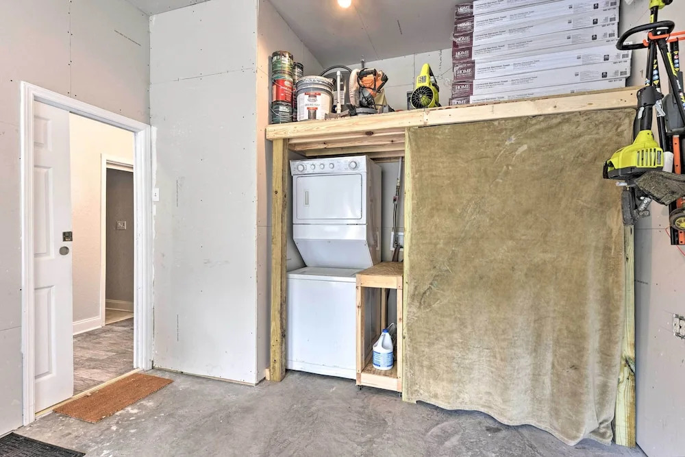 Cozy Jacksonville Studio - 10 Miles to Downtown!