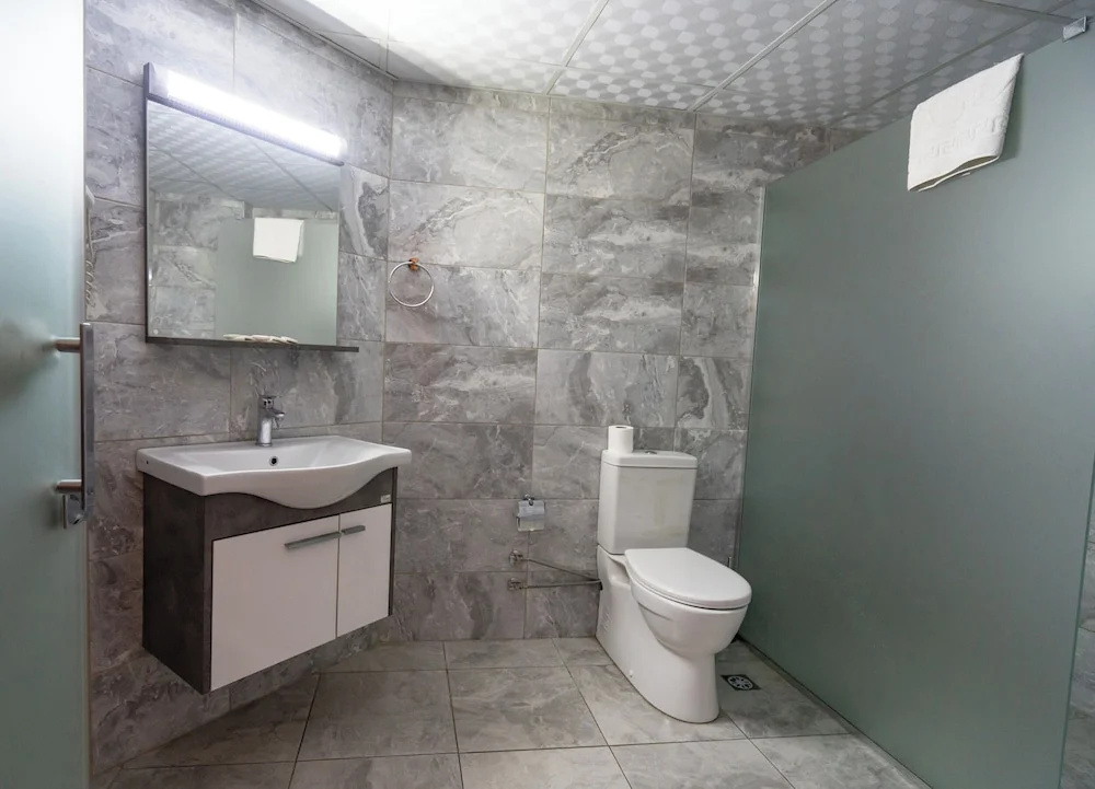 Piyes Otel