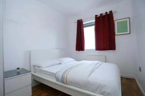 Lovely 2 bed 2 toilet Hill House river view apartment
