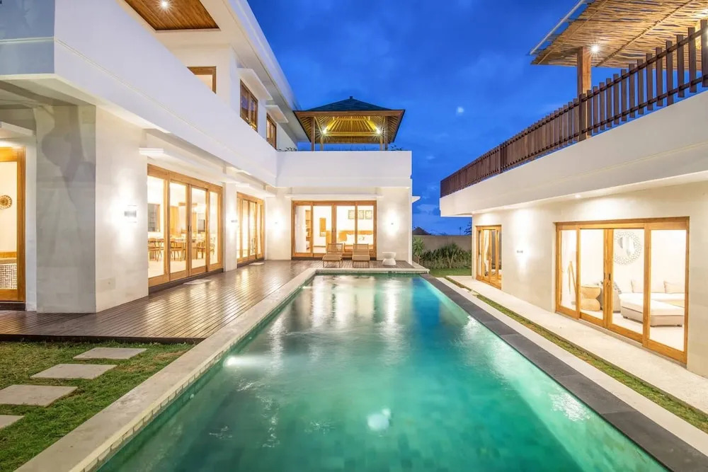 Breeze Opulent 6 BR in With Ocean View 5 Mins to Savaya