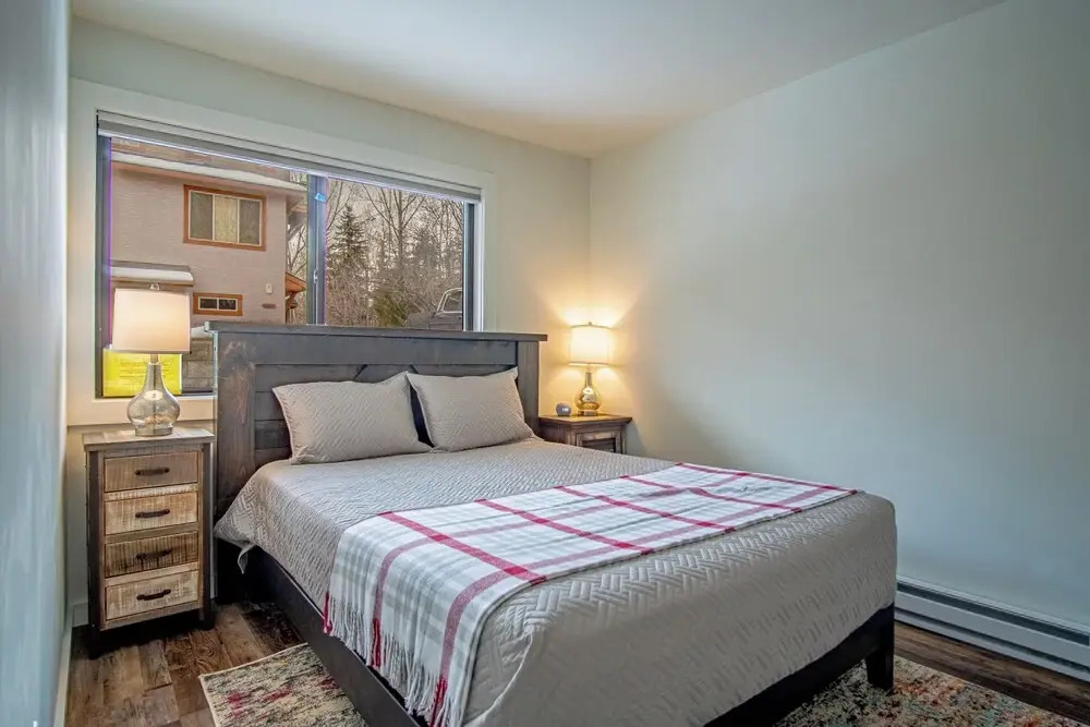 Warm Springs Retreat - Prime Location Near Downtown & Ski Lifts