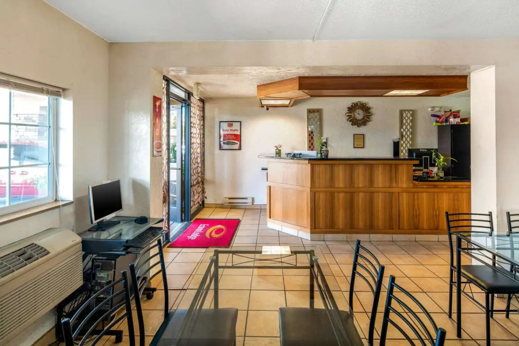 Econo Lodge & Suites Spokane