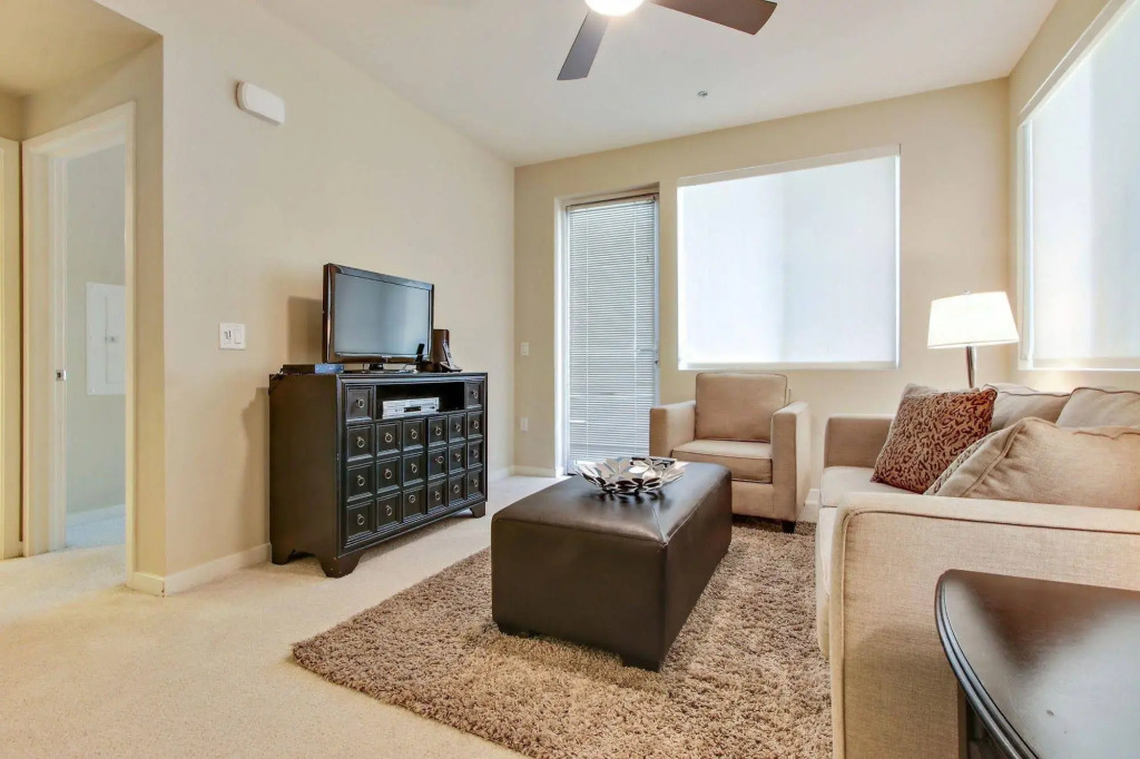 Wilshire La Brea Apartments